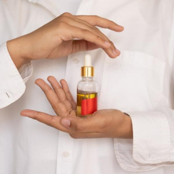 Oljna serumska mešanica za kapilare in občutljivo kožo