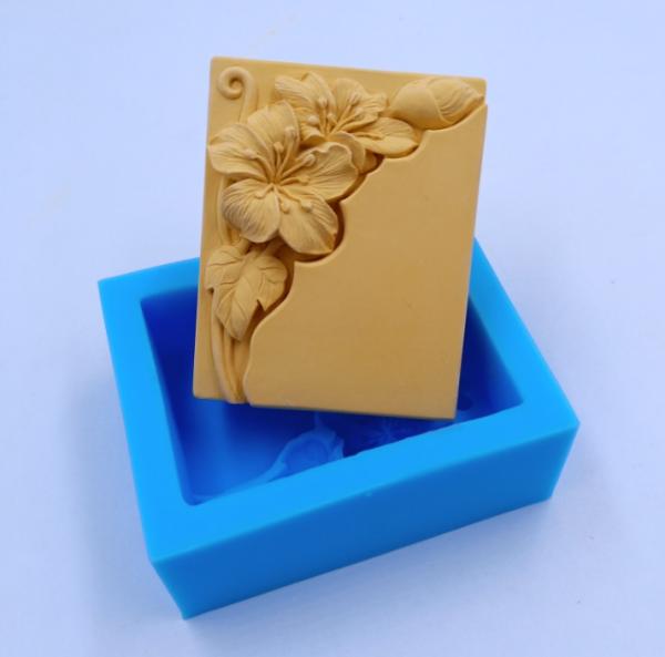 3D hibiskus v kotu - silikonski kalup