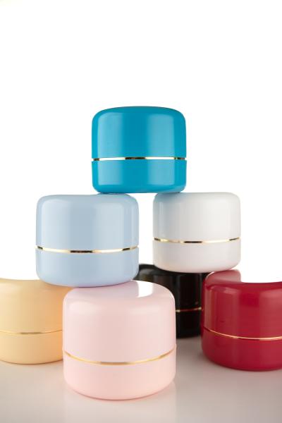 50 ml plastični lonček s pokrovčkom in zlatim robom