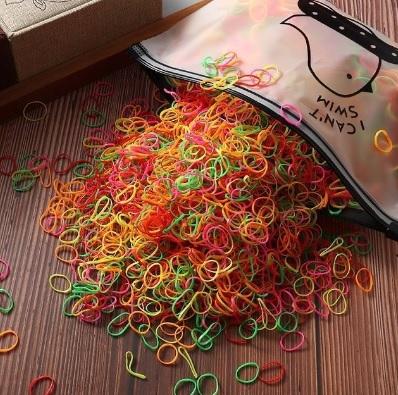 Elastike za lase ali ustvarjanje (v vrečki je cca 500 elastik)