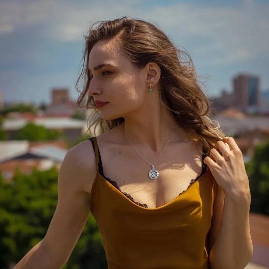 Verižica z okroglim obeskom/difuzorjem za eterična olja (filc)