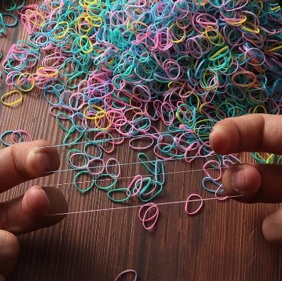 Elastike za lase ali ustvarjanje (v vrečki je cca 500 elastik)