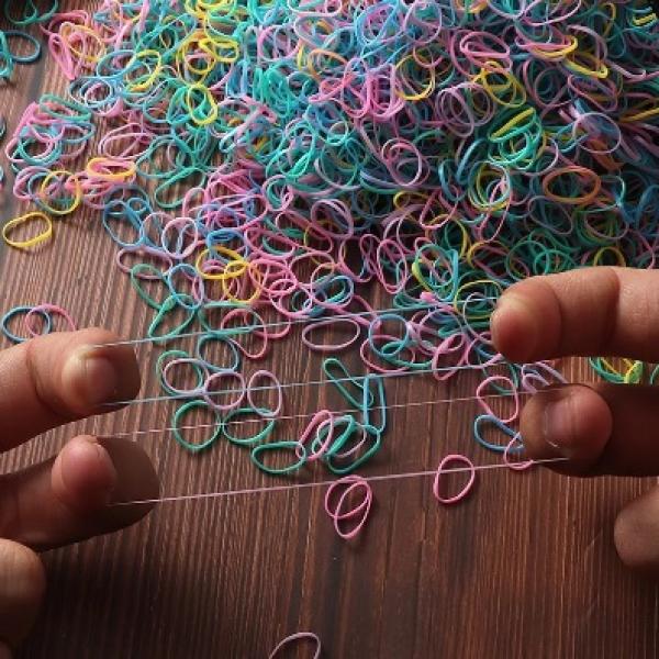 Elastike za lase ali ustvarjanje (v vrečki je cca 500 elastik)