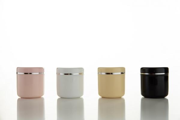 30 ml plastični lonček s pokrovčkom in metalnim robom